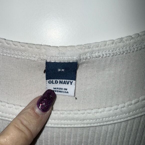 Old Navy White Short Sleeve Tee Relaxed Fit - Picture 2 of 3